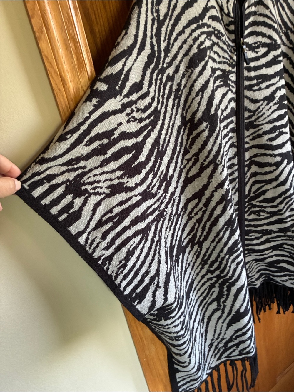 Christian Siriano L/XL Knit Zebra-Pattern Poncho - Picture 3 of 7